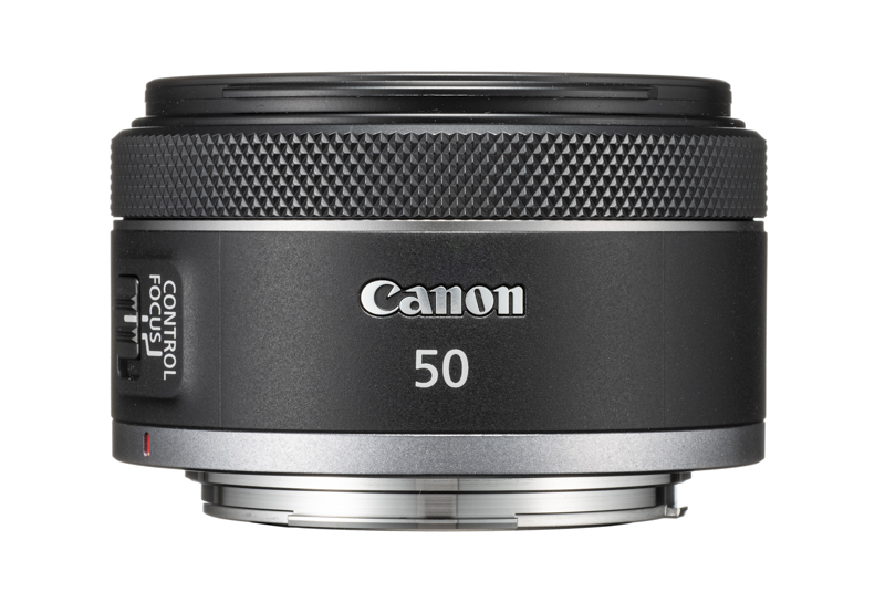 夜の撮影においては明るい単焦点レンズが威力を発揮する。F1.8クラスであれば確実に目にピントを合わせてくれる。1本は持っておきたい