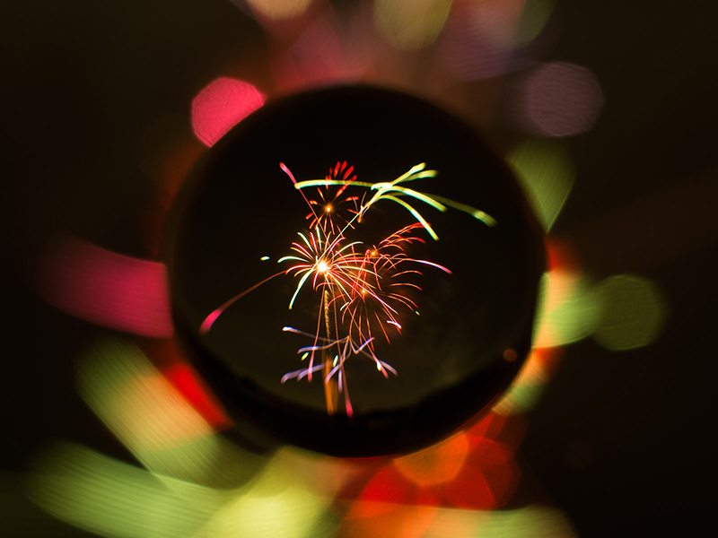 打ち上げ花火を撮影した例