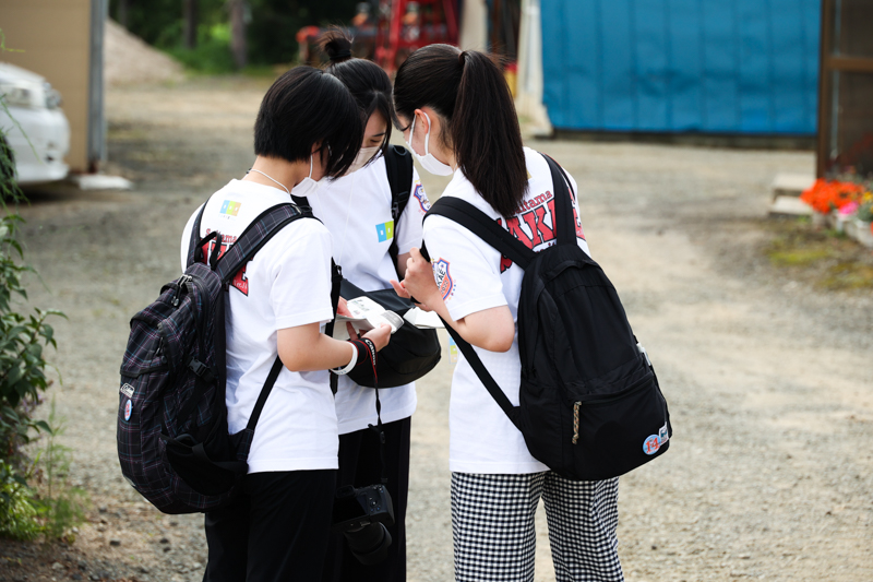 作戦を立てる選手たち