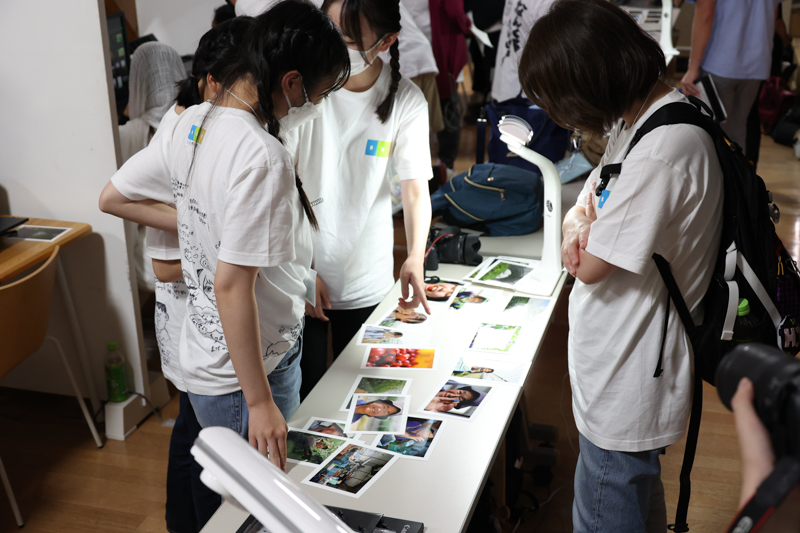 プリントした写真を見ながら構成を考える