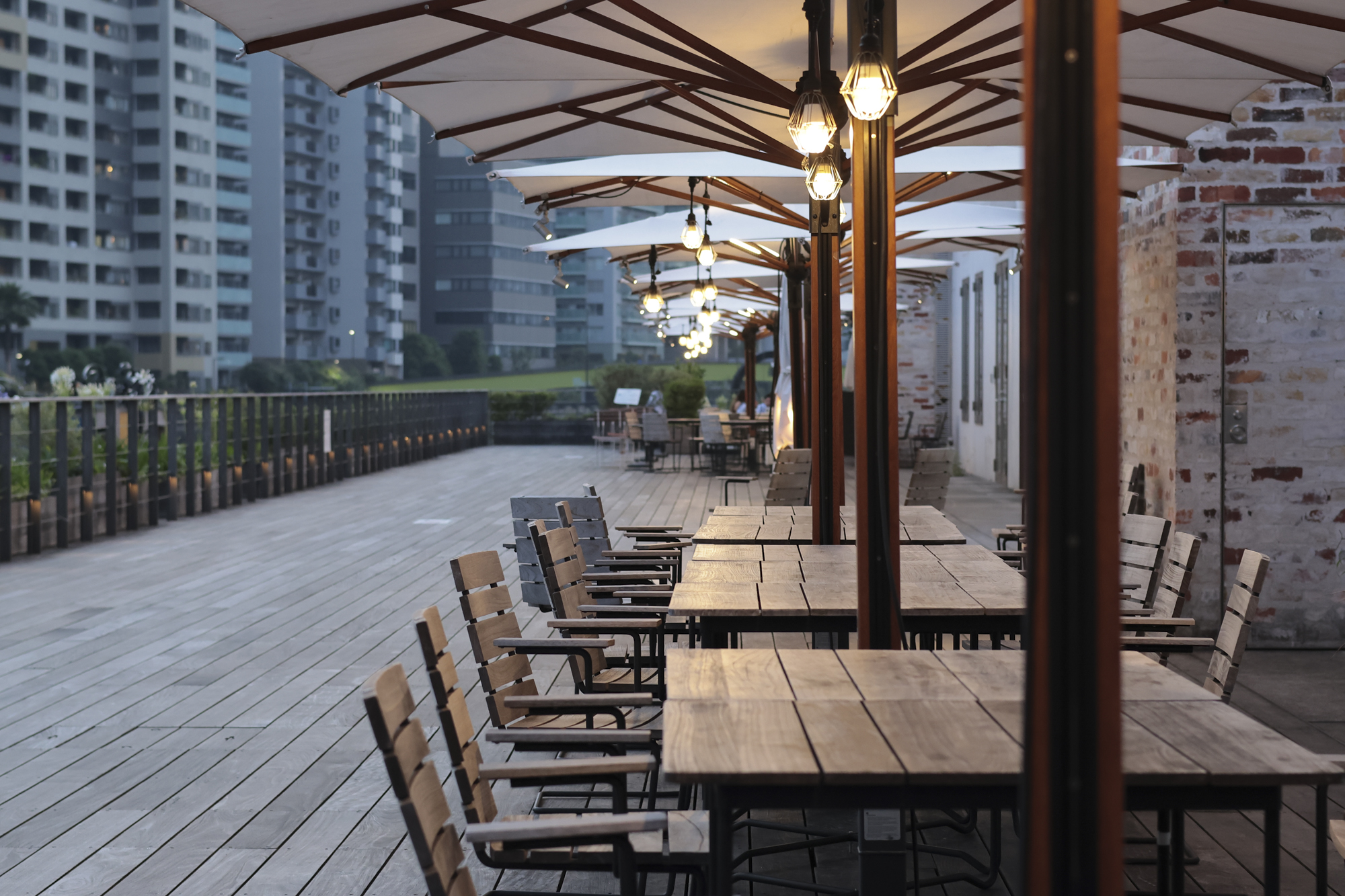 <span class="fnt-85">RF50mm F1.8 STM／50mm（80mm相当）／絞り優先AE（F4、1/100秒、±0EV）／ISO 1000／WB:オート</span>