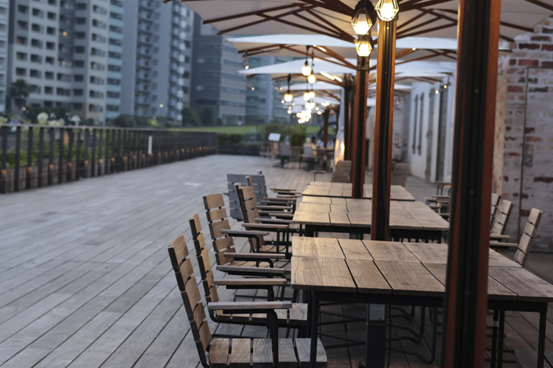 オフだと曲がっていたシーン