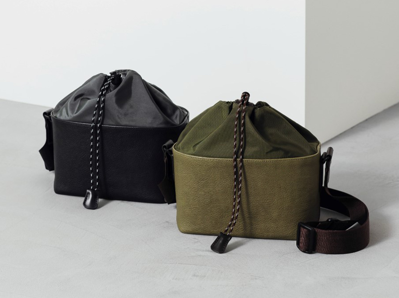 左奥からブラックとカーキグリーン