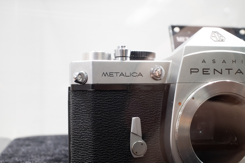 メタリカとメモリカ。2台は担当者も異なり、一見似ているようで、共通部分は少ない。2台揃っての展示が貴重。今後も“ふとしたタイミングで”こうしたレアモノがお目見えしたり、入れ替わったり、という楽しさを継続していくとのこと