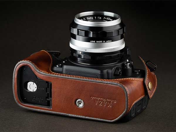 底面および背面の様子（画像はビンテージブラウン）