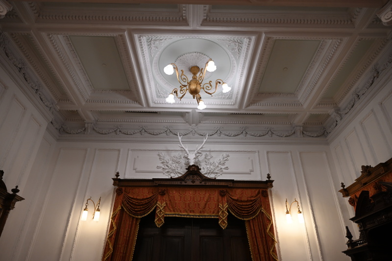 当時台湾の代表的動物であったタイワンジカが飾られている。