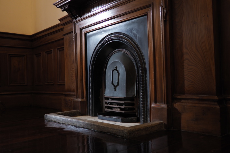 各部屋にある暖炉は17種類。全て違うデザインで同じものはどれ一つとしてない。