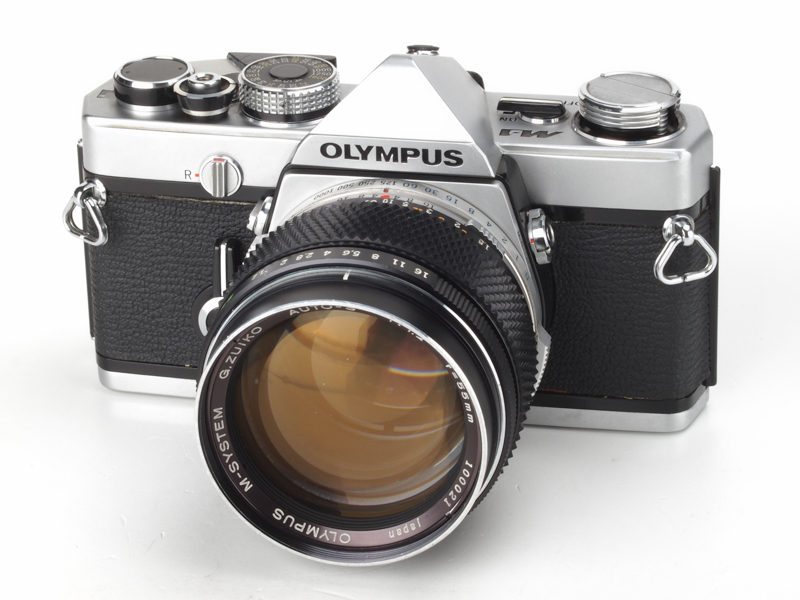 最初はOM-1じゃなくてM-1でしたね。エルンスト・ライツからケチをつけられてOM-1になりました。でもM-1のままだったら、名前は同じようにつけられなかったかもしれないですね。「M」はオリンパスの天才設計者 米谷美久さんの名が由来になっています。定説です。