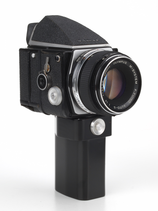 M-1の試作機MDNです。本来はユニットを組み合わせ、目的に応じてカタチを変えるカメラだったわけですが採用されませんでした。米谷美久さん、コレやりたかったみたいです。ローライフレックスSL2000Fのコンセプトに似ています。今からやってはダメですかねえ。