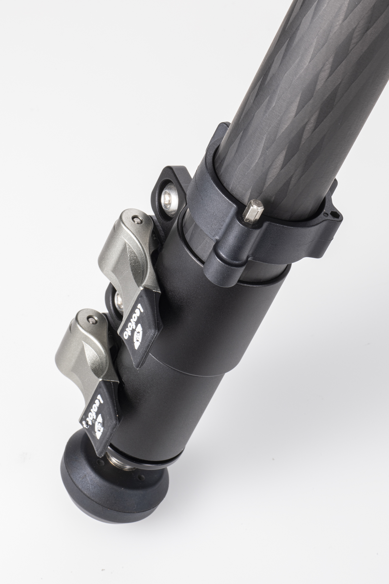 脚部にはメンテナンス用の六角レンチが付属。レバーロック部分の緩みなどにすぐに対応することができる