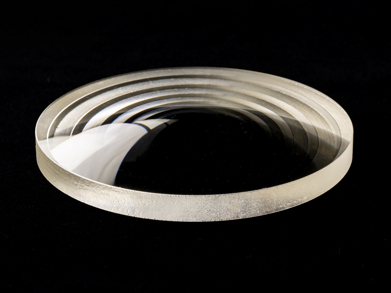 研磨が完了した単体レンズ