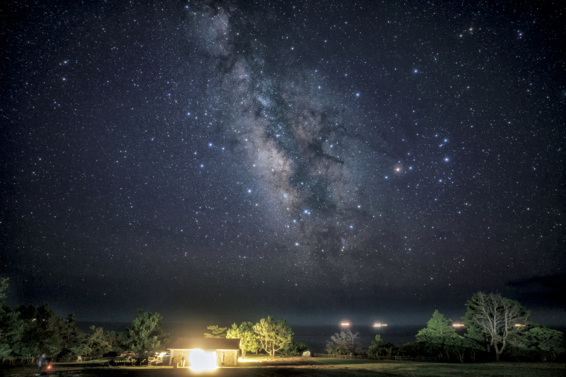 <span class="fnt-85">α7S III／20mm／マニュアル露出（F1.4、13秒）／ISO 3200／WB：オート</span>