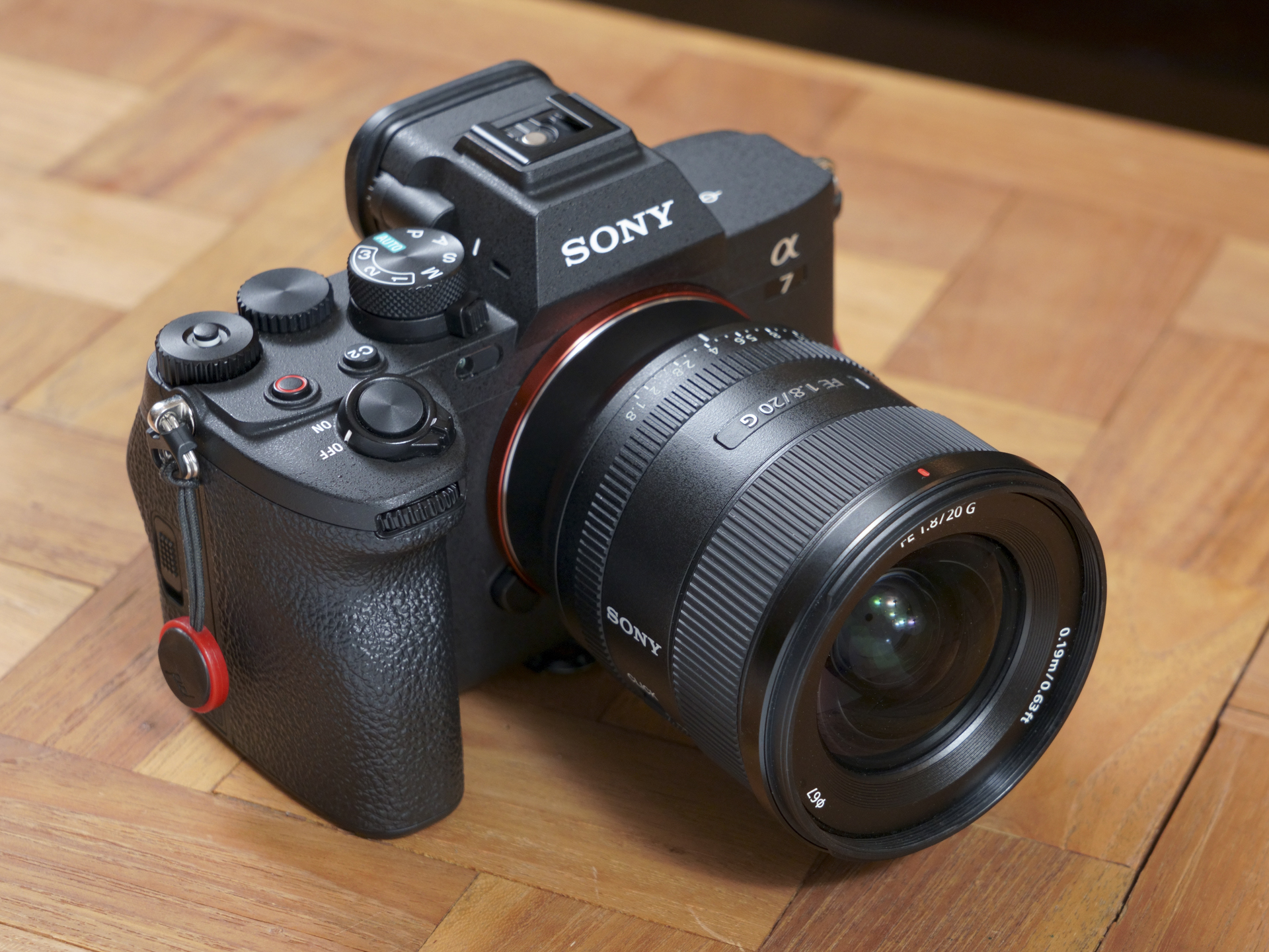 FE 20mm F1.8 Gをα7 IVに装着