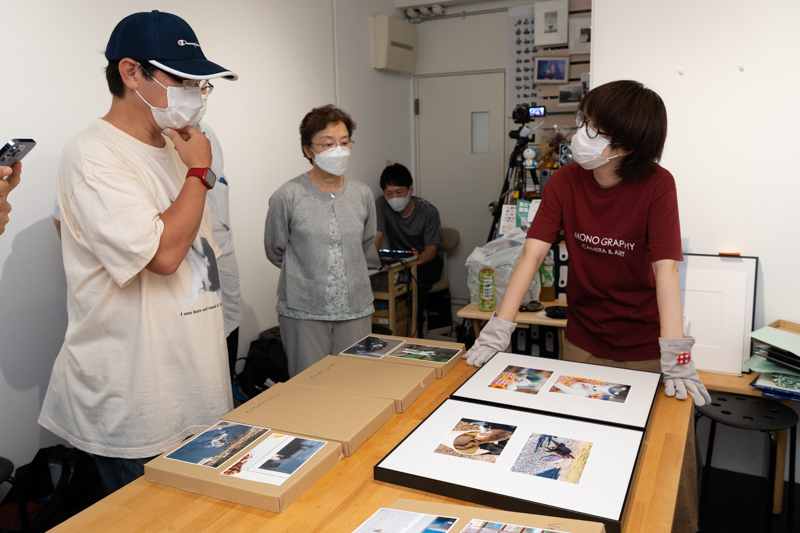 1つの額に2枚の写真を入れることにしたメンバーも