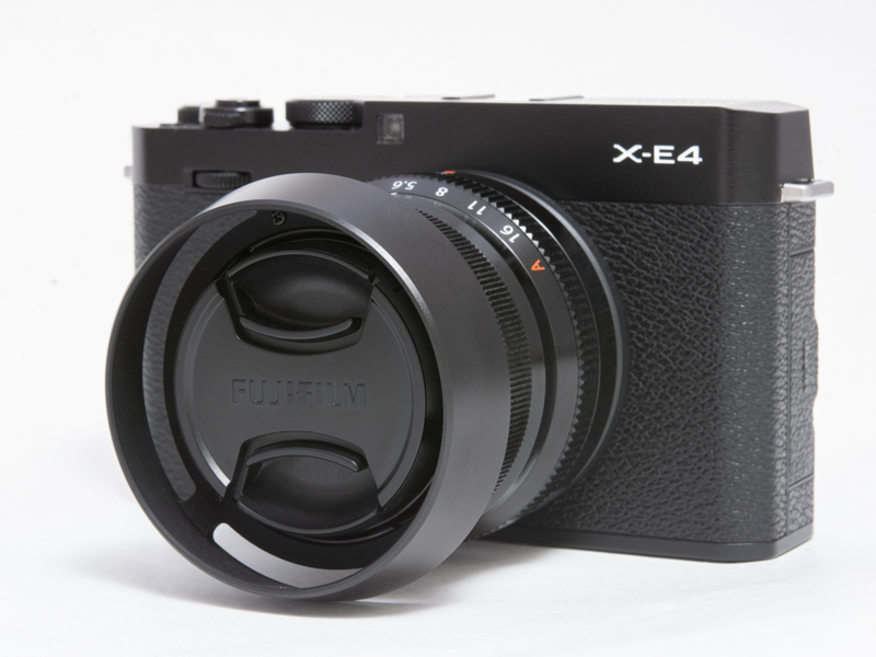 LH-XF35-2は逆付けできないものの、レンズキャップをそのまま装着できる。個人的には迅速に対応できるので逆付けできなくても気にならず、むしろ使いやすいと思っている。