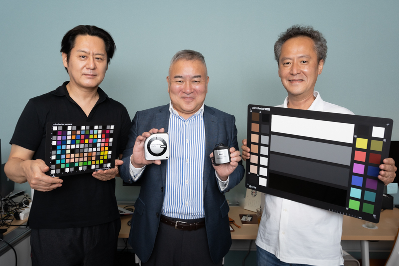 話を聞いたヴィンチェロのスタッフ。左からマーコム ダイレクターの横澤史佳さん、代表取締役の井上哲さん、ソリューション事業部長の川田弘文さん