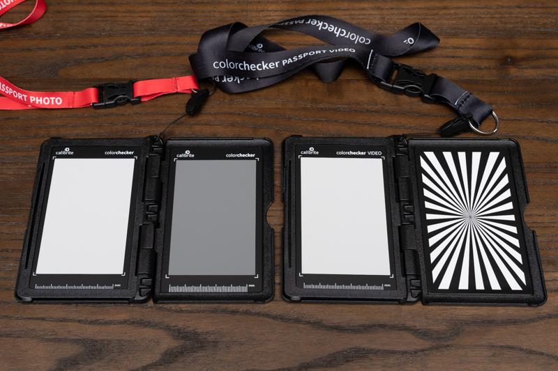 それぞれ別の面にはWB調整チャートなどがある