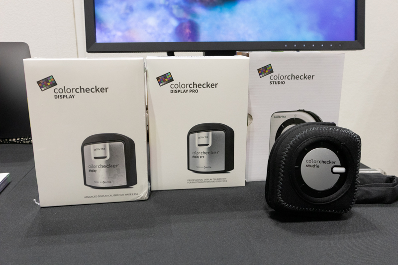 パシフィコ横浜で開催された「PHOTONEXT 2022」のヴィンチェロブースに並んだアイテム