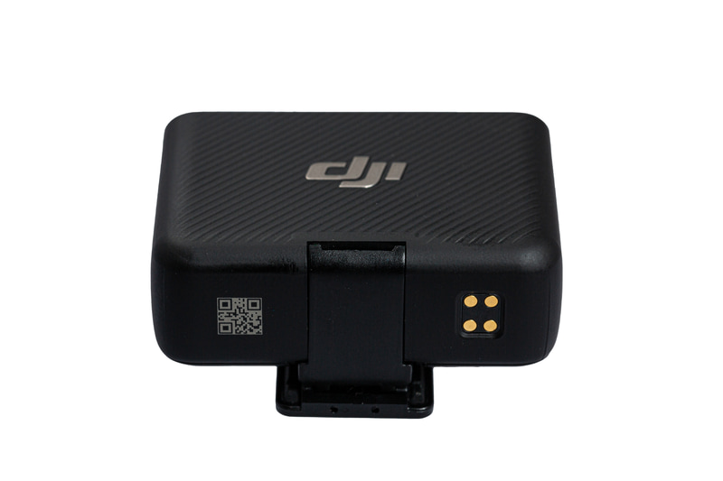 クリップは、そのままカメラなどのアクセサリーシューにも差し込める