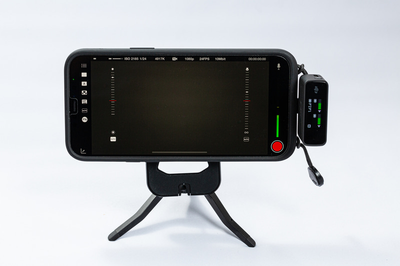 レシーバーの底面は着脱式のクリップとスマートフォン用のダイレクトプラグの交換式。ダイレクトプラグを装着すれば、iPhoneなどのスマートフォンに直接繋げて録音が楽しめる