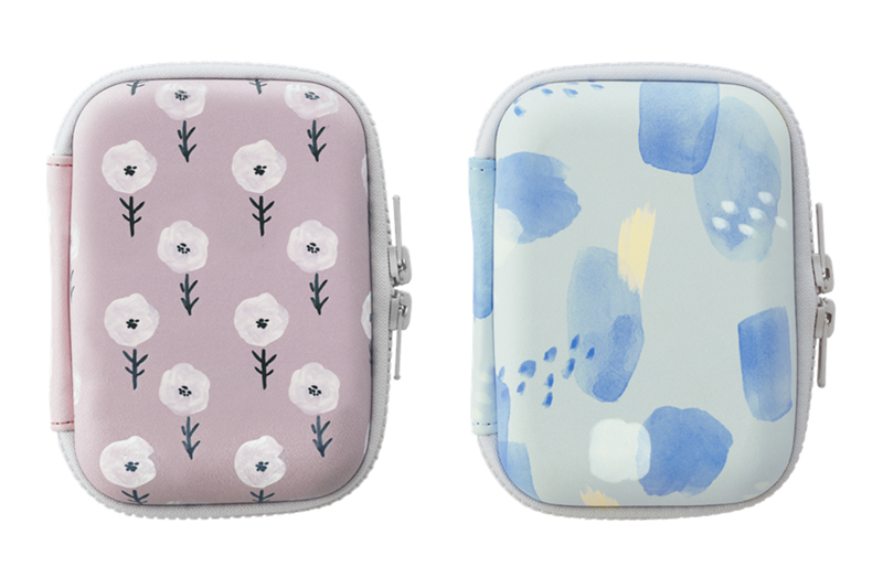 「iNSPiC用ケース CC-IC12」。ブルーとピンクの2色展開で、直販価格は各2,090円（税込）。本製品のみ10月下旬発売予定