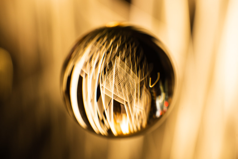 手ブレ増幅装置と宙玉を組み合わせるとこんな写真が撮れる。ソニーα6500＋E 30mm F3.5 Macro＋ZENJIX Soratama Lensball Filter