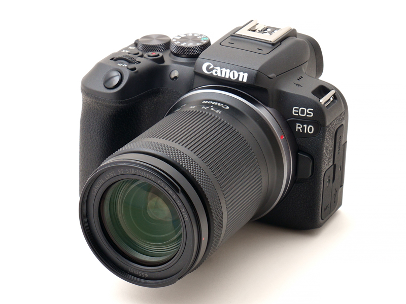 レンズキットのひとつに設定されている、APS-C用の高倍率ズームレンズ「RF-S18-150 IS STM」を装着