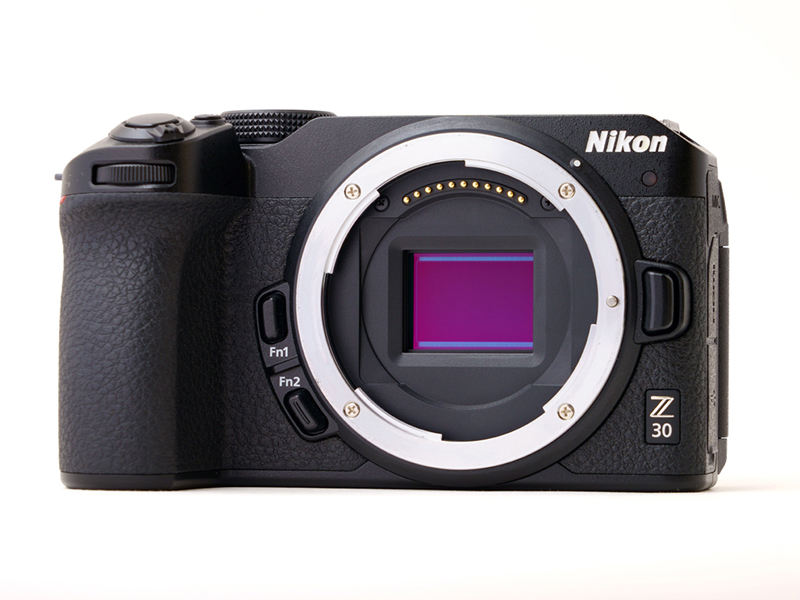 大きなZマウントの中にAPS-Cサイズのセンサーがあると、かなり余裕を感じますね。