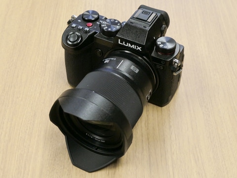 パナソニック、Lマウント超広角レンズ「LUMIX S 18mm F1.8」。12万円