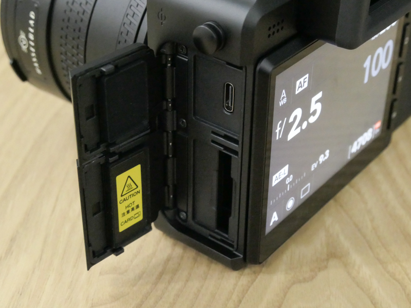 記録メディアはCFexpress Type B