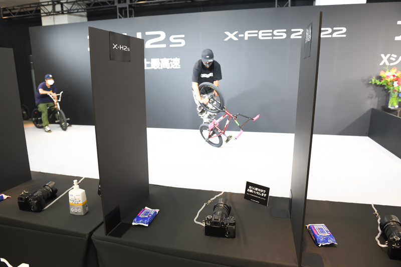 BMX撮影エリアの前には「X-H2S」が並ぶ