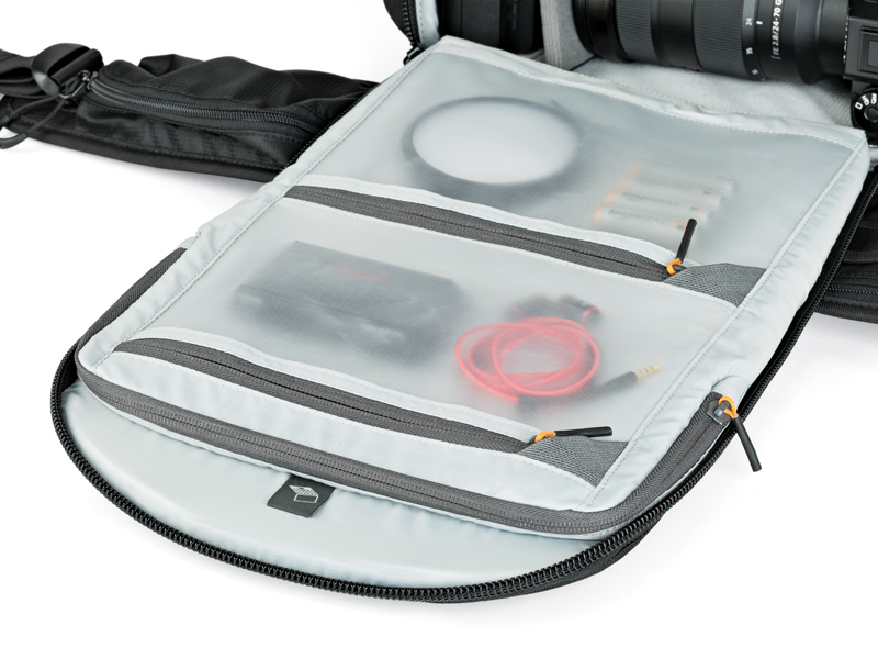 背面部の収納ポケット