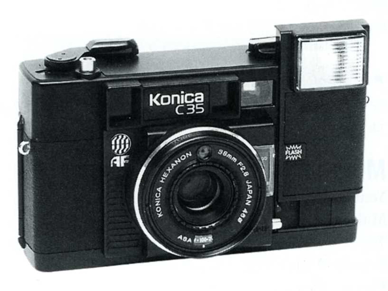 写真9：初めて市販のカメラでオートフォーカスを実現したコニカC35AF。（写真は「日本の歴史的カメラ増補改訂版」日本カメラ博物館刊より）