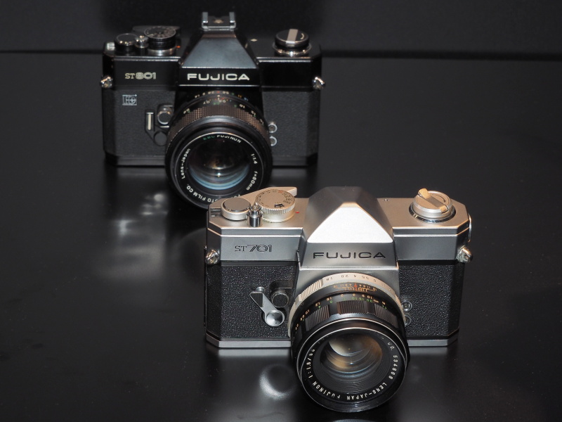 写真7：初めてSPD受光素子を採用したフジカST701（手前）