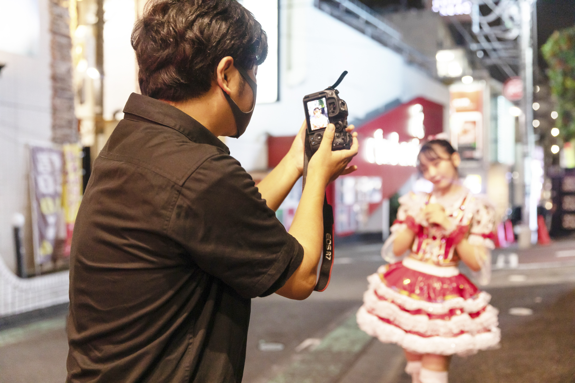 背景の点光源を玉ボケにすれば推しがキラキラ輝く