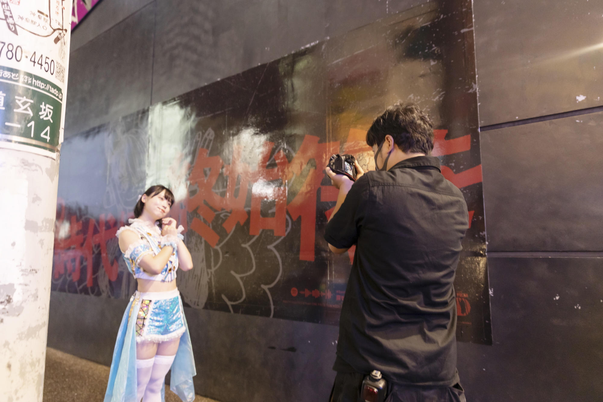 開放F1.8は夜の撮影も得意。被写体検出のおかげで瞳にしっかりとピントが合う