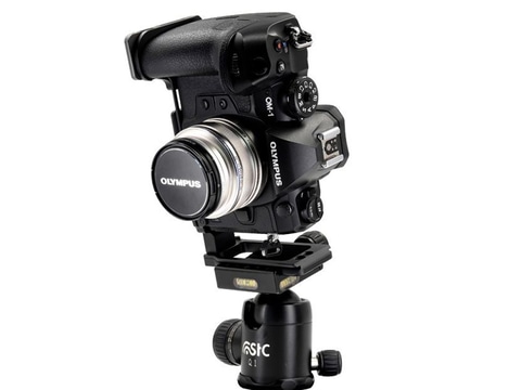 よしみカメラ、STCの拡張グリップに「OM SYSTEM OM-1」用。アルカ