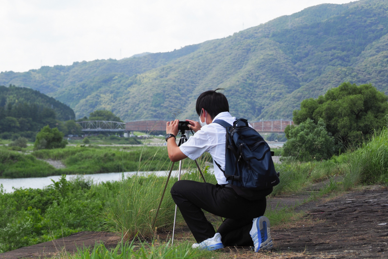 三脚を持参する強者も。自分で考え、撮影方法を工夫する姿が沢山みられました