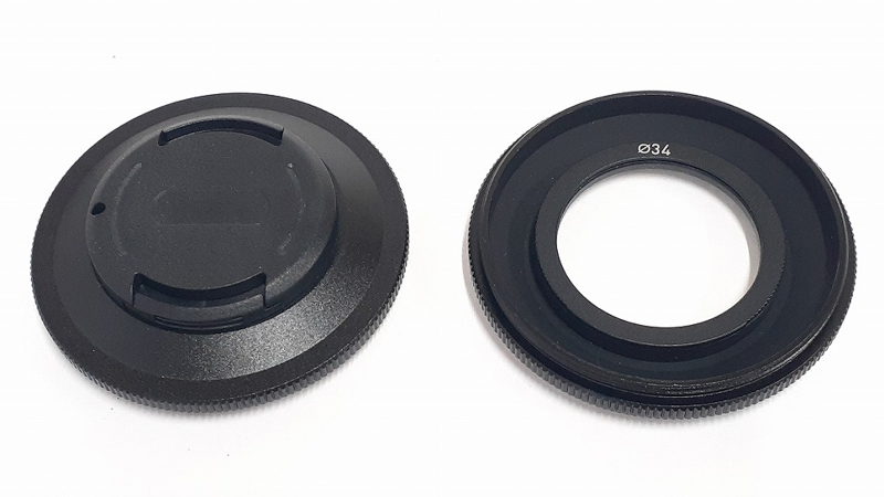 UNX-9542 ワンタッチレンズキャップ34mmを装着（左）。UNX-9620 eins SUPER PROTECT FILTER34mmを内側から装着（右）