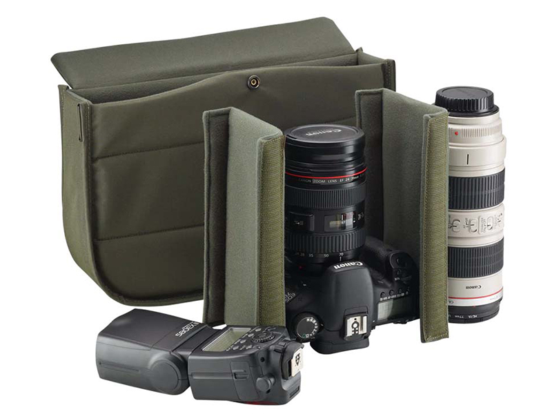 収納例：キヤノン EOS 7D＋EF24-70mm、EF70-200mm F2.8、スピードライト 580EX II