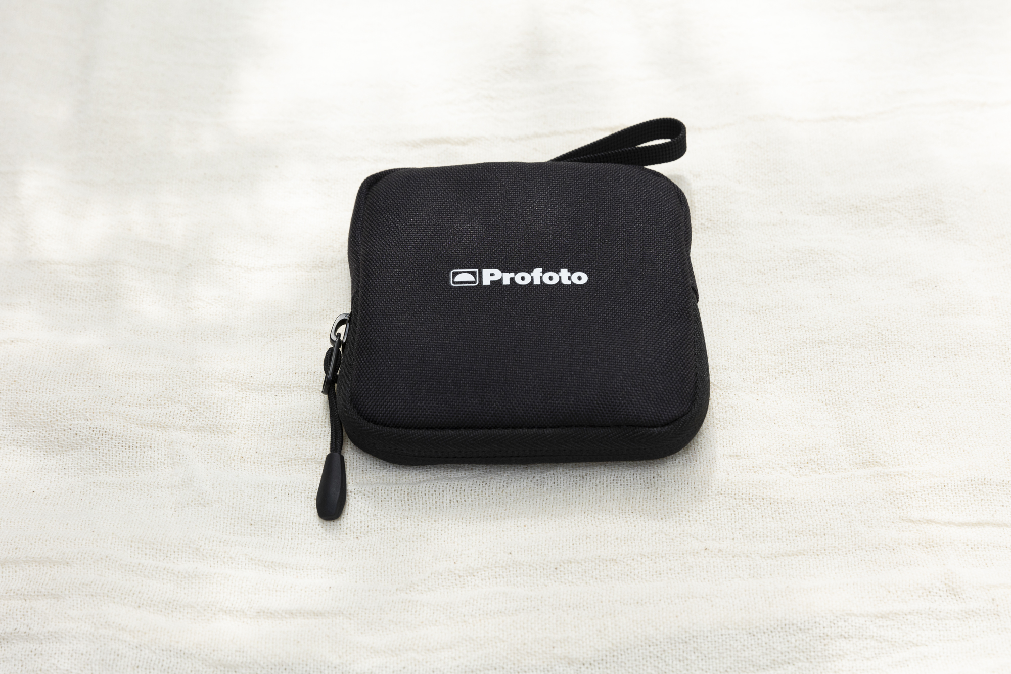 付属の保護ケースもシックなデザインでかっこいい。このあたりのこだわりもProfotoらしい