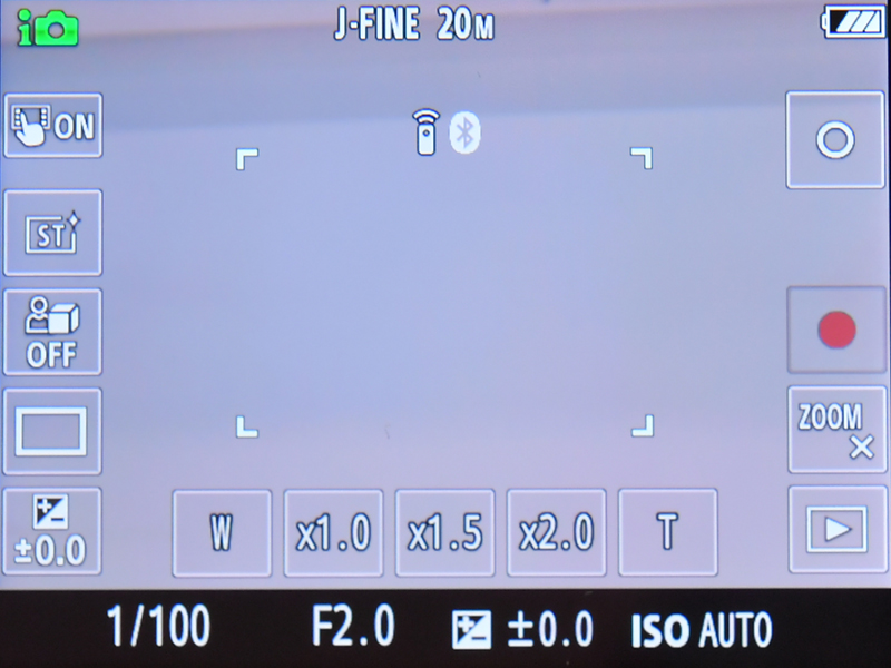 録画開始やデジタルズームもタッチパネルから設定可能