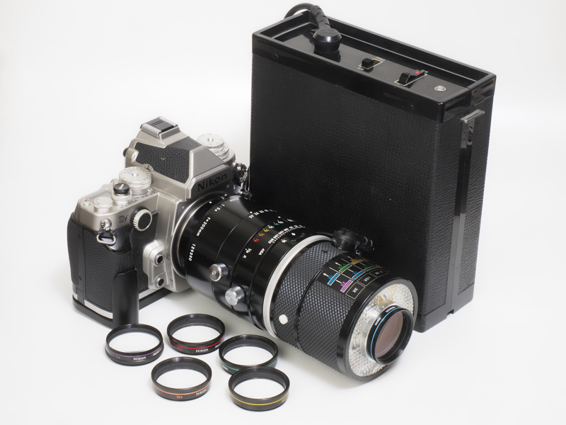 今回使用したニコンDfとメディカルニッコール200mm F5.6とACユニットLA-1です。付属している専用のクローズアップレンズは1/8、1/6、1/4、1/2、1、２倍の6種あります。レンズを装着しない場合の撮影倍率は1/16倍です