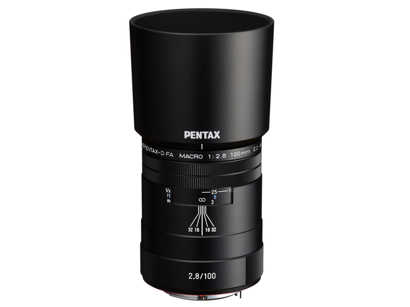 ブラックモデルにレンズフードを装着