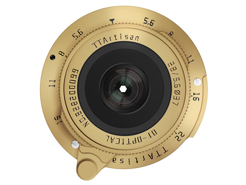 TTArtisan、Mマウント用薄型レンズ「28mm f/5.6」にゴールドとチタン