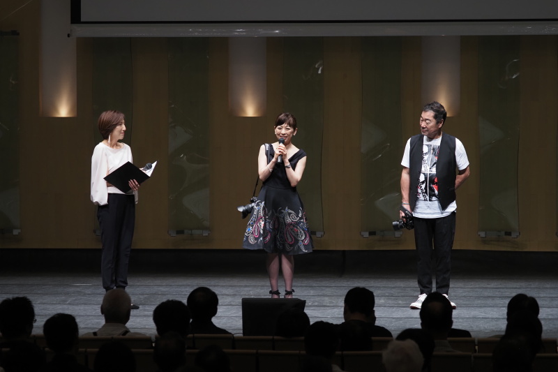 左がフリーアナウンサー柴⽥玲さん