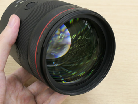 キヤノン、手ブレ補正を搭載した大口径中望遠レンズ「RF135mm F1.8 L