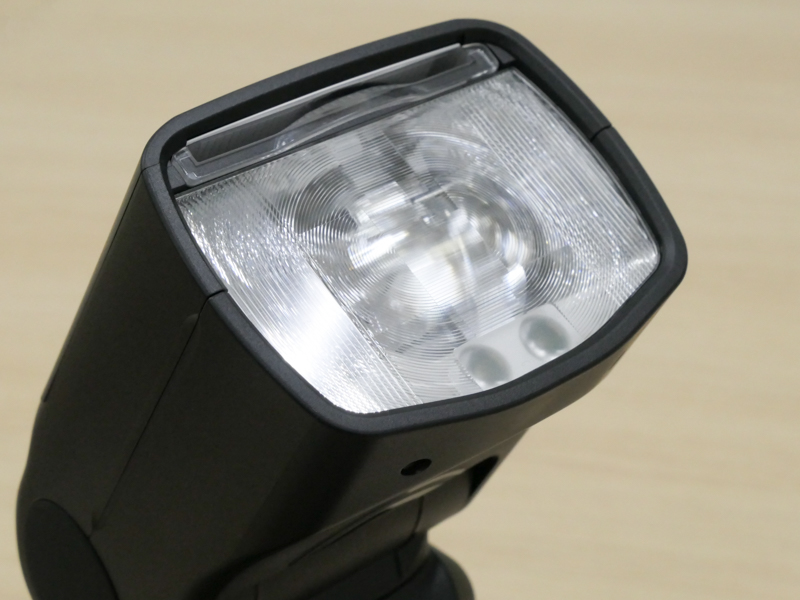 発光部わきのモデリングランプを点灯/消灯