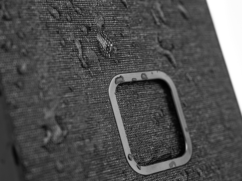 ケース背面のジルコニアセラミック製リング