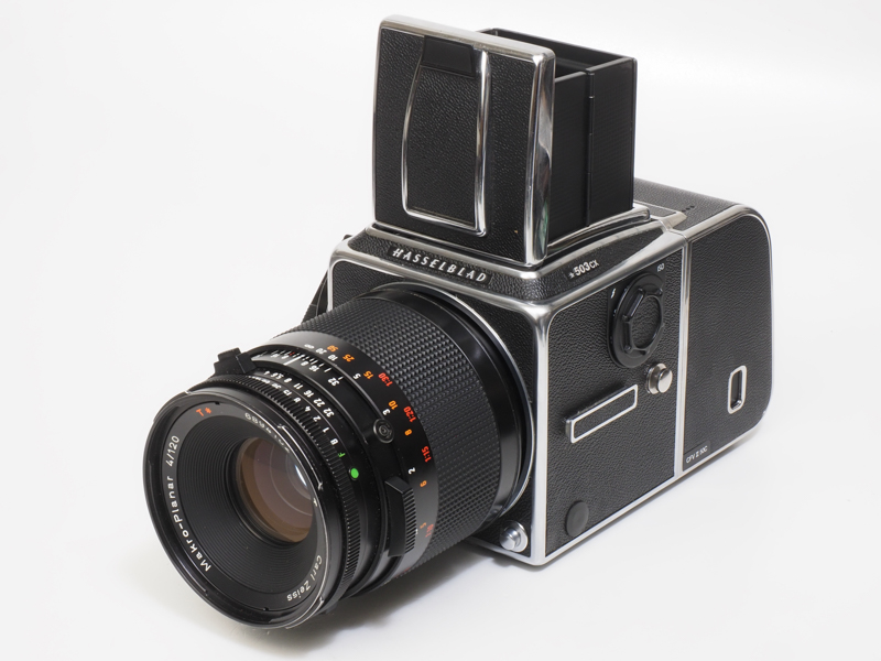 神話化された性能のマクロレンズですが、マクロ名があるくせにあまり寄れないという文句もよく聞きます。オトナのユーザーは黙ってプロクサーレンズなり接写リングを使います。開放からそれなりにコントラストがあり、しっかりした像の形成で好印象ですね。CFV II 50Cでは画角が狭くなりますが、それでも頑張って使うぜという気にさせます。描写の感覚的にはフィルムで使用していた時の印象に似ているという感想です。これが一番嬉しかったりします。Vシステムを使いたいという人は本レンズを入手しておいた方がいいと思います。